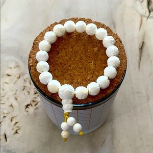 White floral carved bead bracelet stretchy